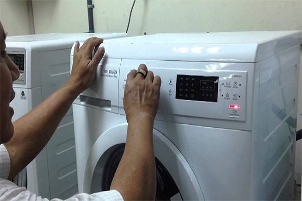 Hướng dẫn cách sửa máy giặt Electrolux báo lỗi đèn đỏ